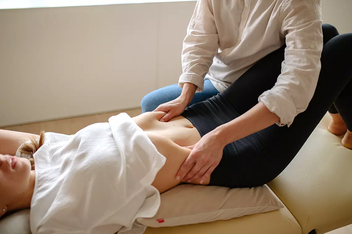 Le massage du ventre par O Massam